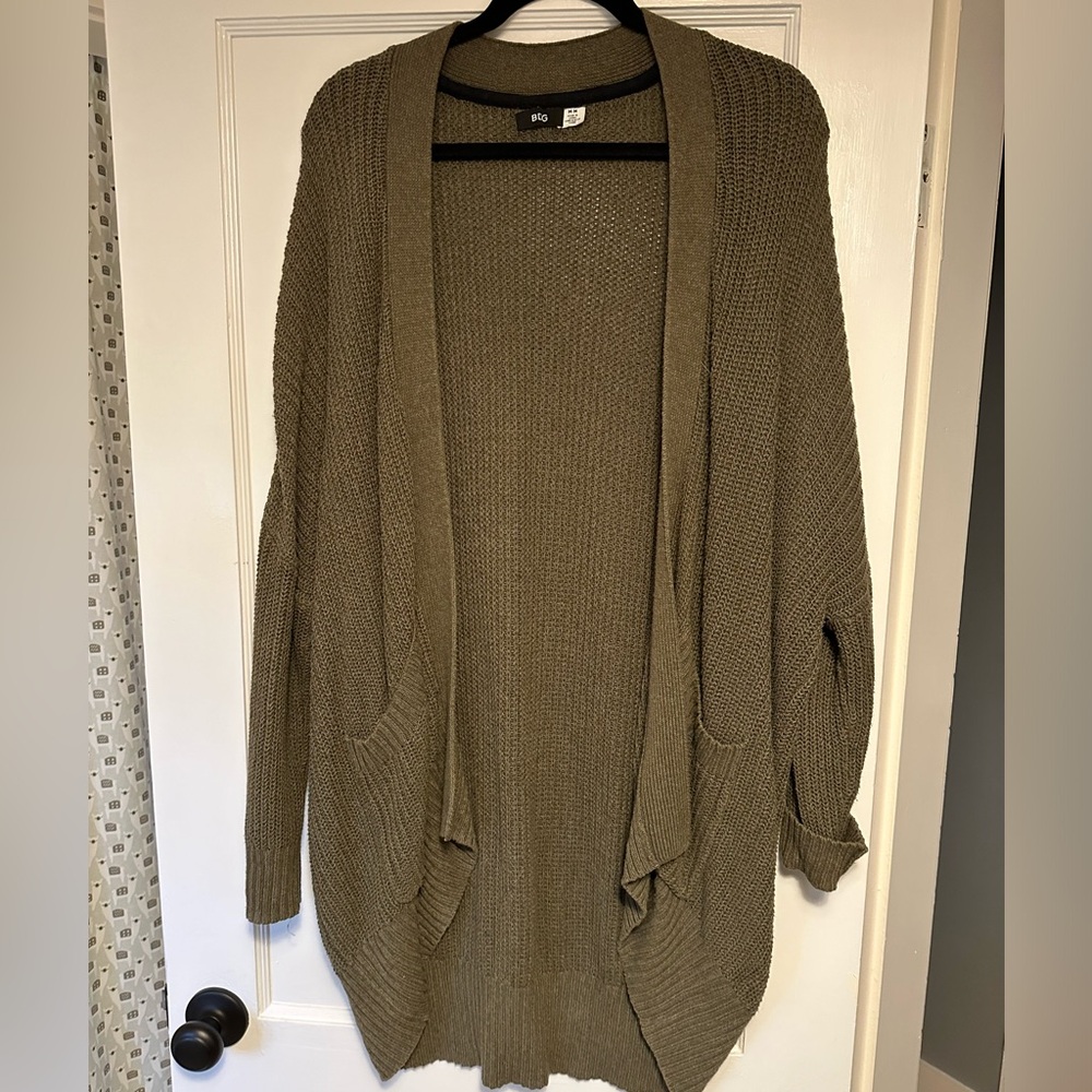 URBAN OUTFITTERS forest green cocoon knitted cardigan, size medium